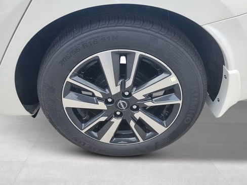 New 2025 Nissan Versa SV w/ Trunk Package FWD image 11