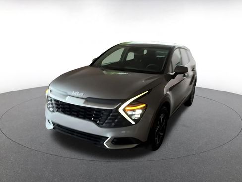 Used 2025 Kia Sportage LX image 7