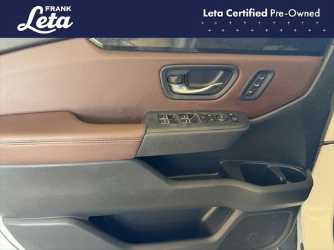 Used 2025 Honda Pilot Elite image 16