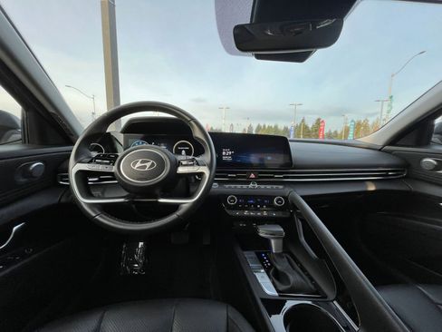 Used 2025 Hyundai Elantra Limited image 36