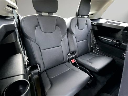 Used 2024 Volvo XC90 B5 Plus AWD/4WD image 27