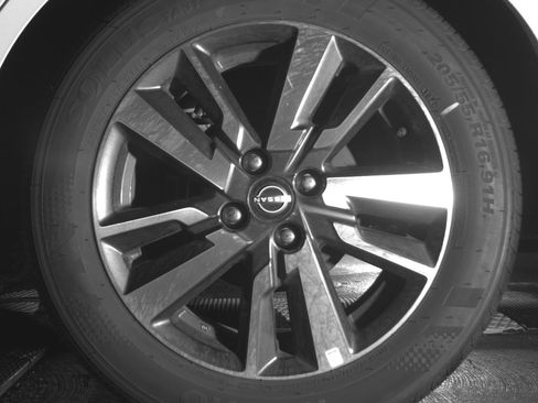 Used 2025 Nissan Versa SV FWD image 14