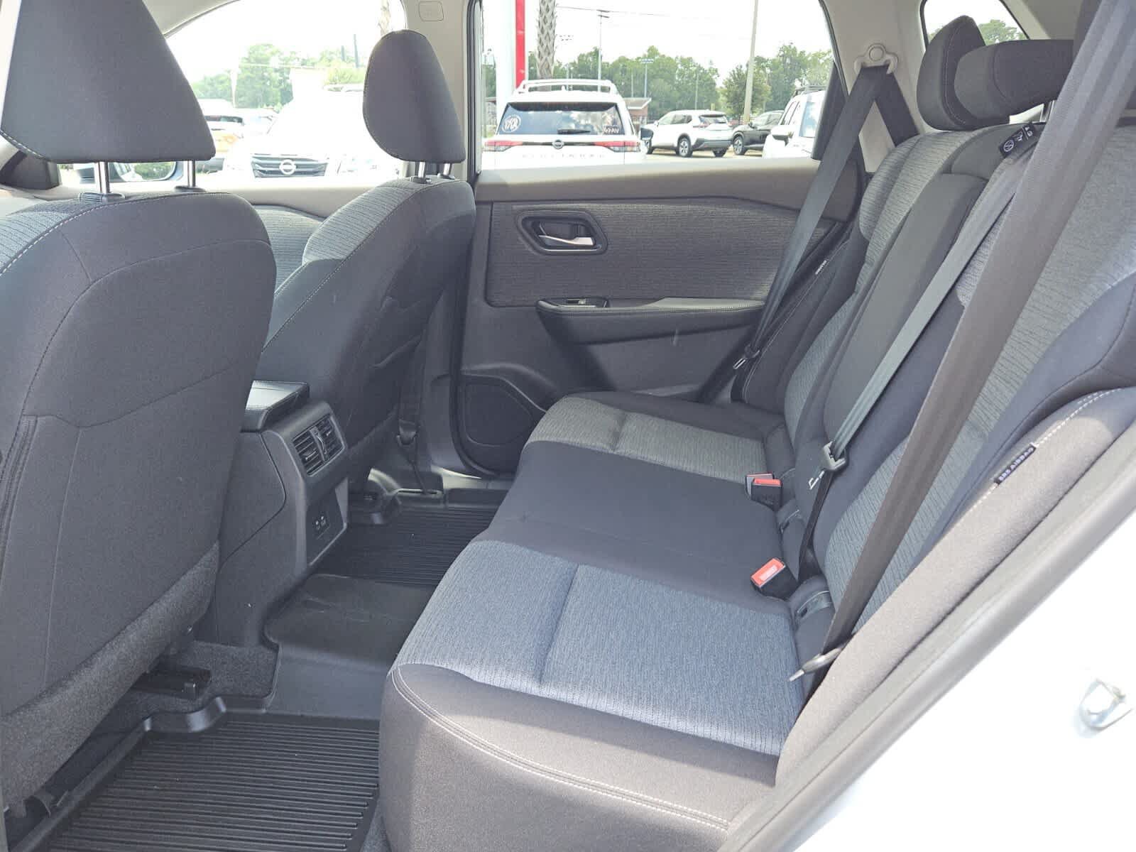 Used 2023 Nissan Rogue SV FWD image 4