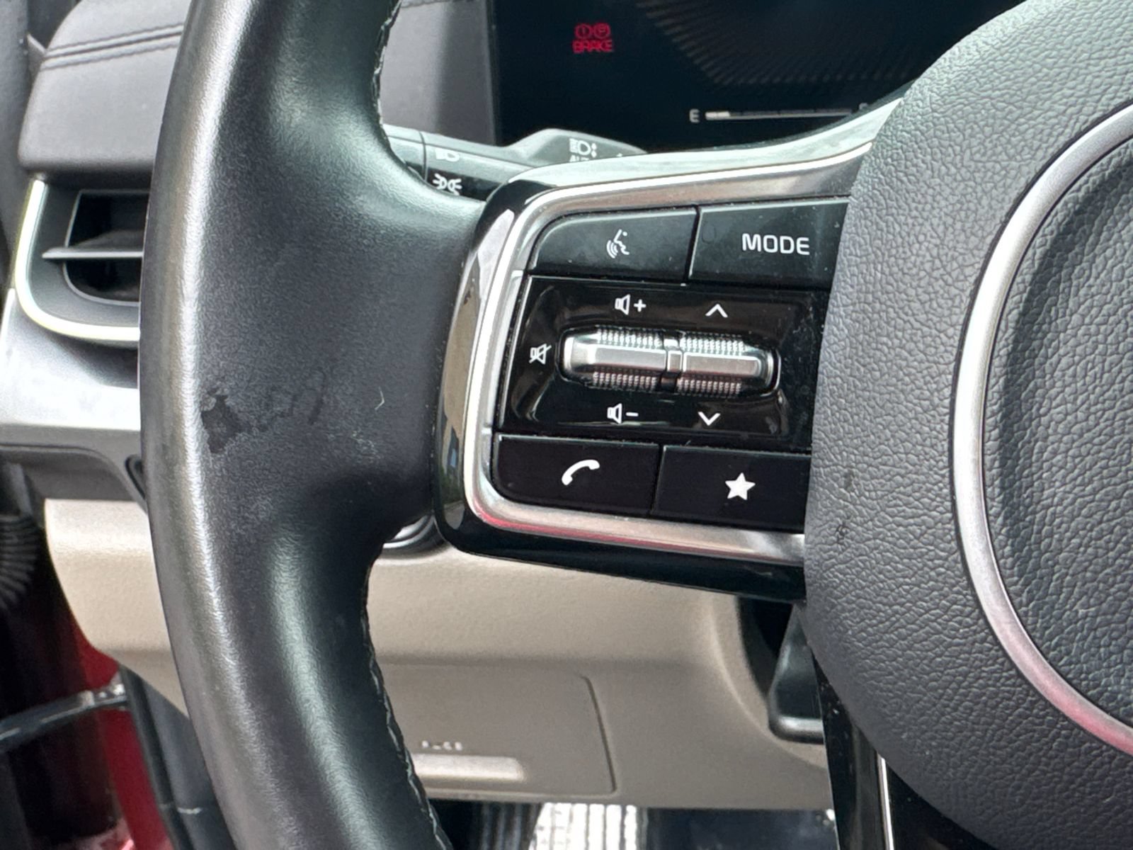 Used 2025 Kia Carnival FWD image 22