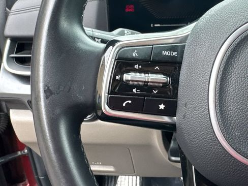 Used 2025 Kia Carnival FWD image 22