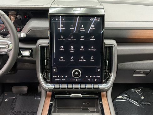 Used 2026 GMC Yukon Denali w/ Sun & Power Step Package AWD/4WD image 18