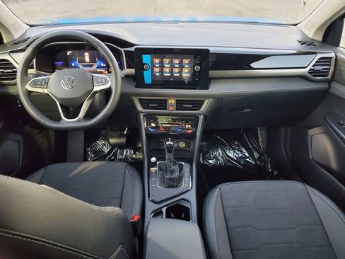 New 2026 Volkswagen Taos SE image 6