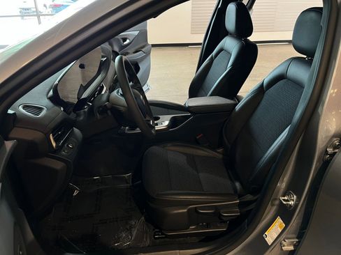 Used 2025 Buick Envista Preferred image 25