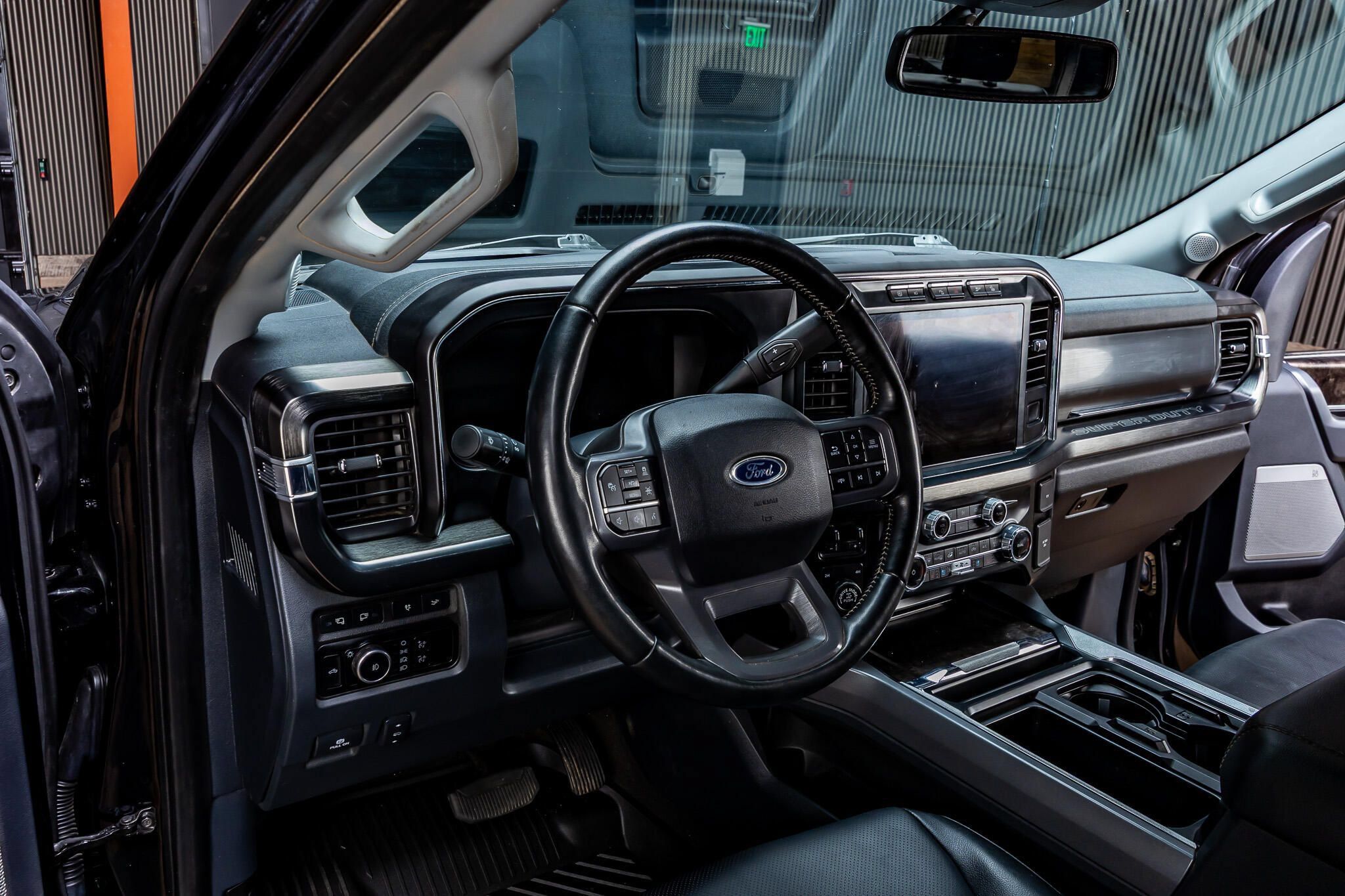 Used 2023 Ford F250 Lariat w/ Lariat Ultimate Package AWD/4WD image 13