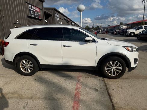 Used 2016 Kia Sorento LX w/ LX Convenience Package image 6