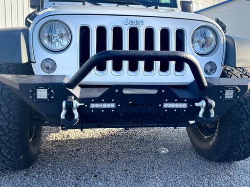 Used 2016 Jeep Wrangler Unlimited Sahara image 13