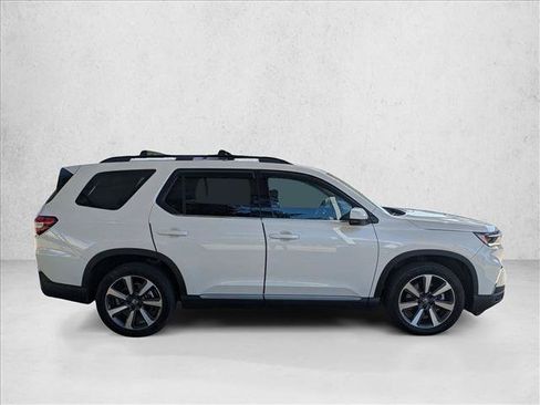 Used 2023 Honda Pilot Touring image 4