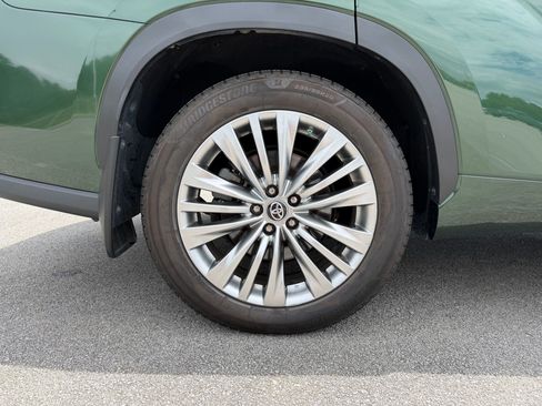 Used 2023 Toyota Highlander Platinum AWD/4WD image 23