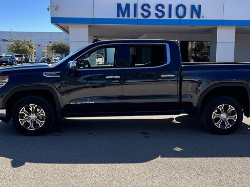Used 2025 GMC Sierra 1500 SLT image 4