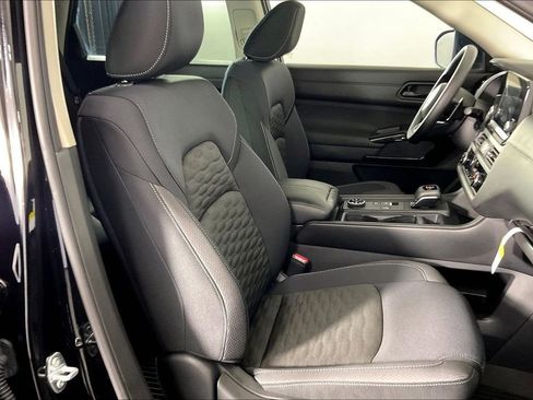 Certified 2025 Nissan Pathfinder S AWD/4WD image 9