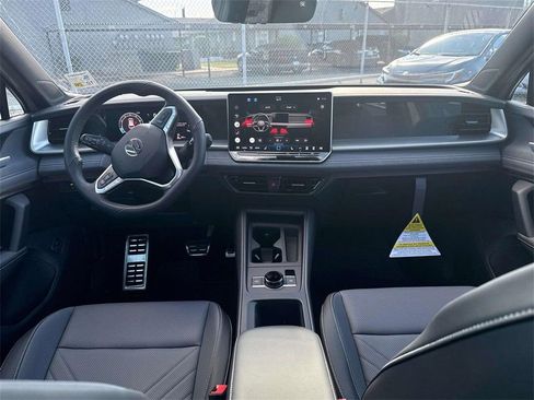 New 2026 Volkswagen Tiguan SE R-Line FWD image 16
