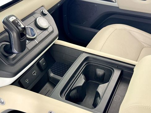 Used 2024 Land Rover Defender 110 S image 21