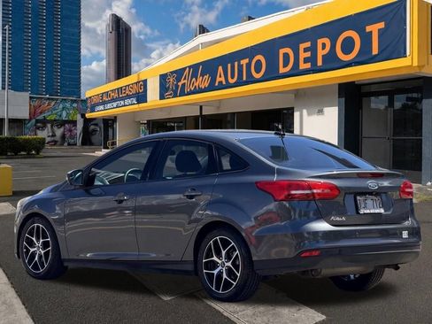 Used 2017 Ford Focus SEL FWD image 3