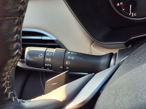 Used 2022 Subaru Outback Limited image 18