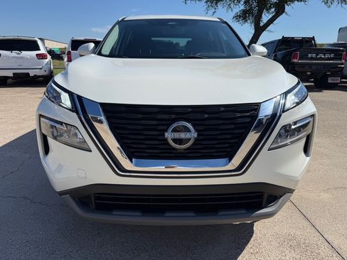 Used 2023 Nissan Rogue SV FWD image 2