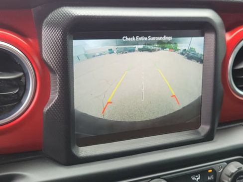 Used 2018 Jeep Wrangler Unlimited Rubicon AWD/4WD image 16