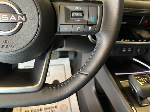 Used 2024 Nissan Rogue SL AWD/4WD image 11