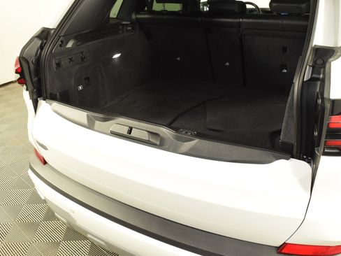 Used 2025 BMW X5 xDrive50e image 43