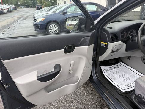 Used 2011 Hyundai Accent GLS FWD image 9
