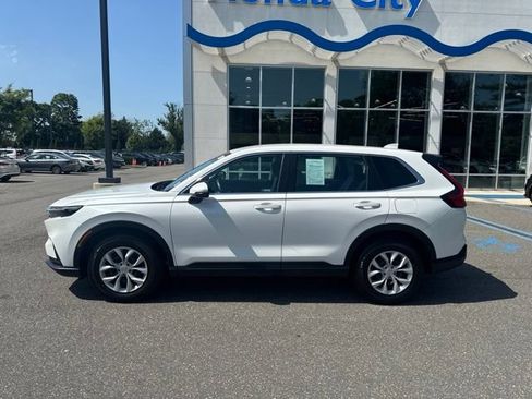 Used 2023 Honda CR-V LX image 5