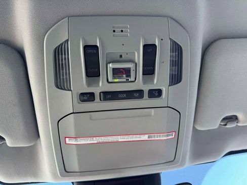 Used 2022 Toyota Highlander XLE image 31