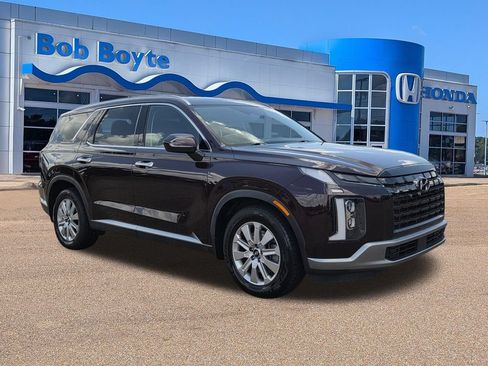 Used 2023 Hyundai Palisade SEL w/ Winter Package FWD image 3
