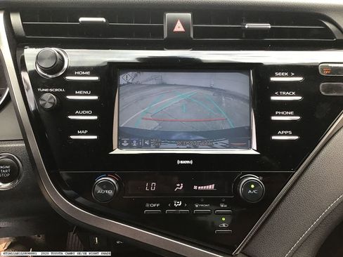 Used 2020 Toyota Camry SE w/ Convenience Package FWD image 14