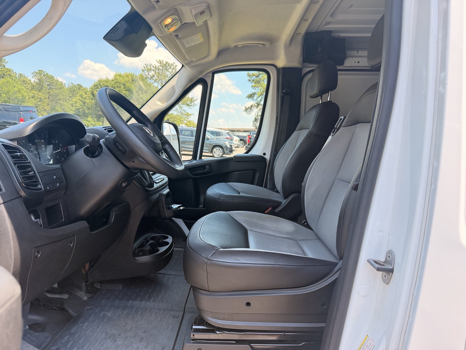 Used 2025 RAM ProMaster 2500 w/ Convenience Group FWD image 25