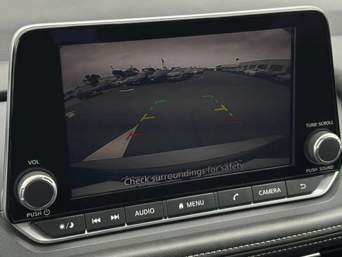 Used 2025 Nissan Rogue SV FWD image 25