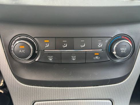 Used 2015 Nissan Sentra SR FWD image 22