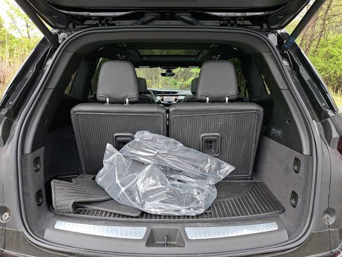 Used 2025 Cadillac XT6 Premium Luxury w/ Technology Package AWD/4WD image 29