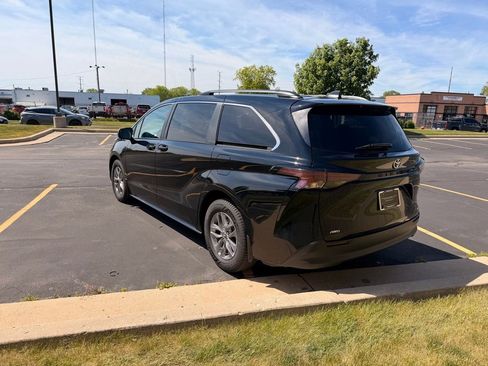 Used 2024 Toyota Sienna LE w/ LE Plus Package AWD/4WD image 8