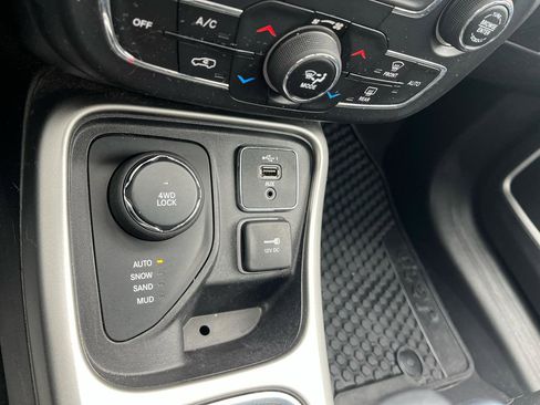 Used 2021 Jeep Compass Latitude w/ Convenience Group AWD/4WD image 13