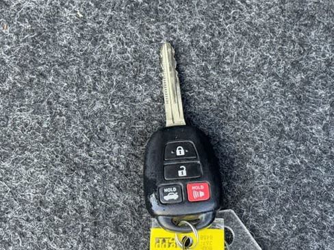 Used 2017 Toyota Camry SE FWD image 30