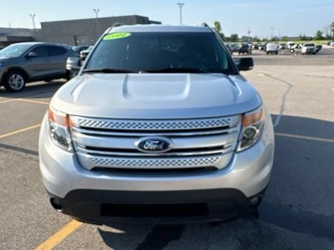 Used 2014 Ford Explorer XLT w/ Equipment Group 202A AWD/4WD image 17