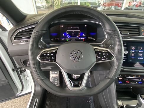 Certified 2023 Volkswagen Tiguan SE R-Line FWD image 28