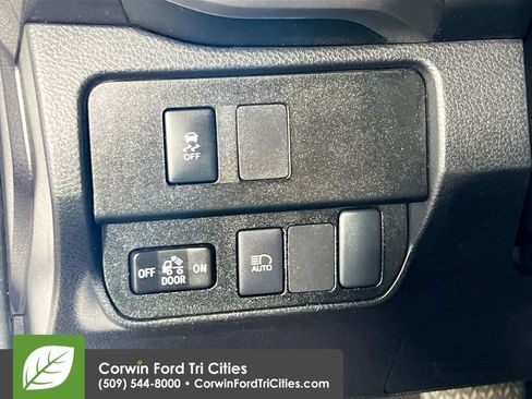 Used 2022 Toyota Tacoma SR5 AWD/4WD image 18