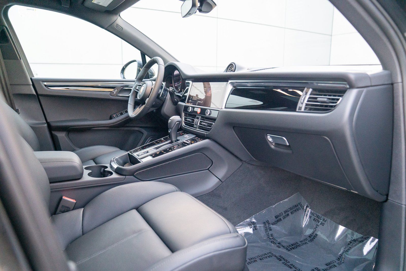 Certified 2026 Porsche Macan AWD/4WD image 26