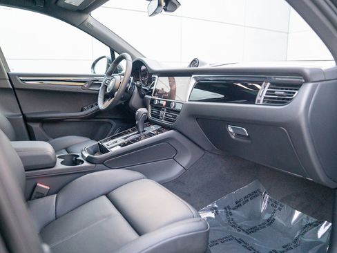 Certified 2026 Porsche Macan AWD/4WD image 26