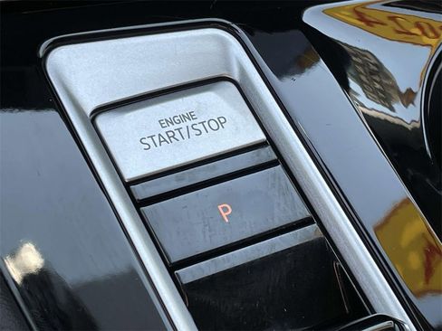 Used 2024 Volkswagen Atlas SE image 19