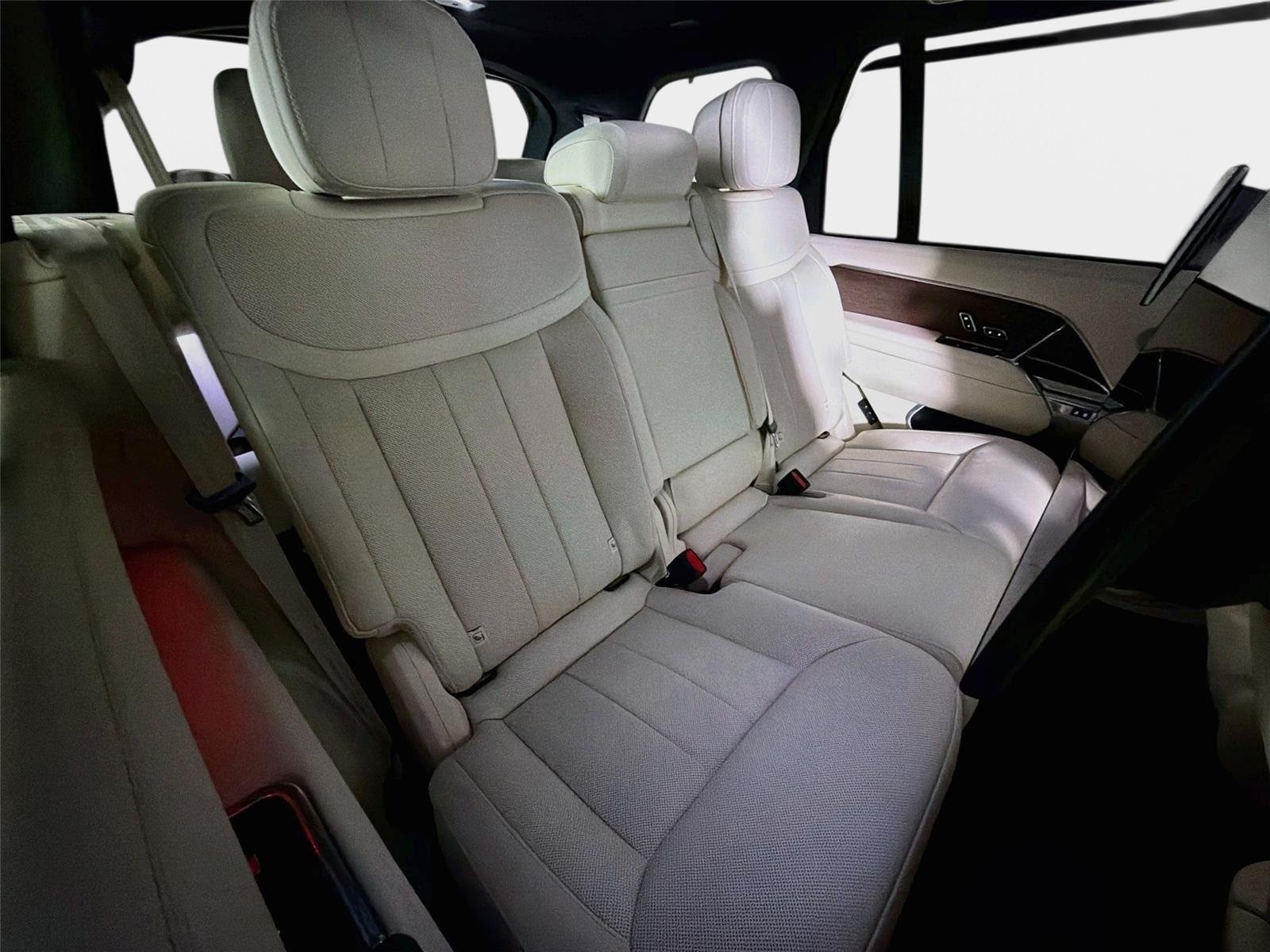 Used 2025 Land Rover Range Rover Long Wheelbase SE AWD/4WD image 29