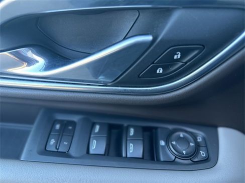 Used 2021 Chevrolet Suburban Z71 image 14