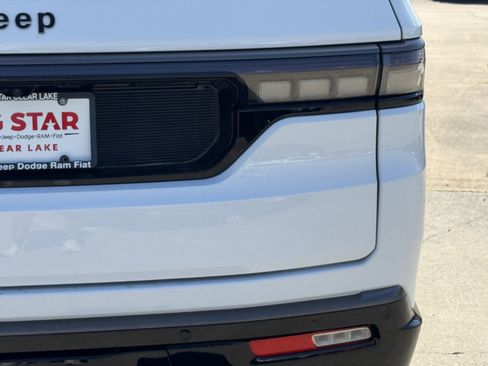 New 2026 Jeep Grand Wagoneer L Limited AWD/4WD image 10