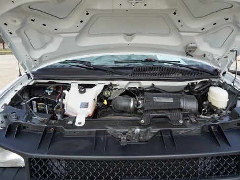 Used 2010 Chevrolet Express 1500 image 27