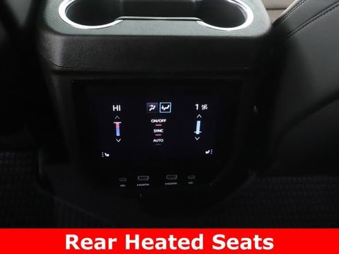 Used 2025 GMC Yukon Denali Ultimate AWD/4WD image 32